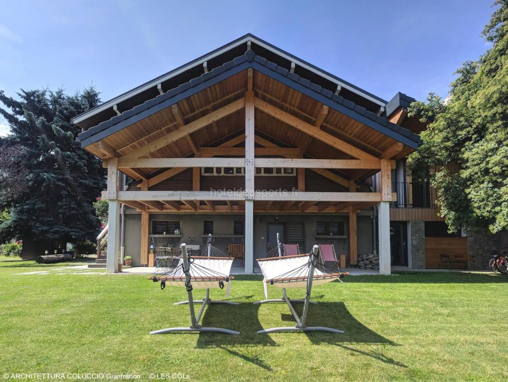 Photo de Chalet Les Cols - Chambres avec terrasse & jardin - proche de la nouvelle gare